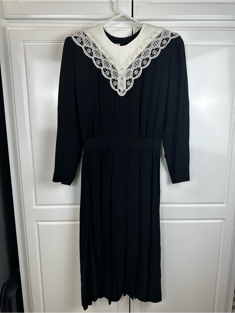 Vintage karin stevens Black Dress with Lace Pearl V-Collar cottagecore